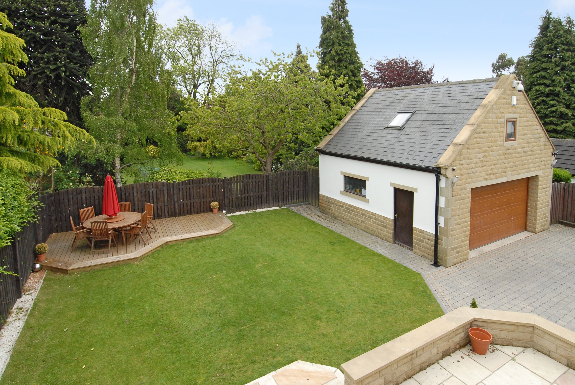 Detached garage